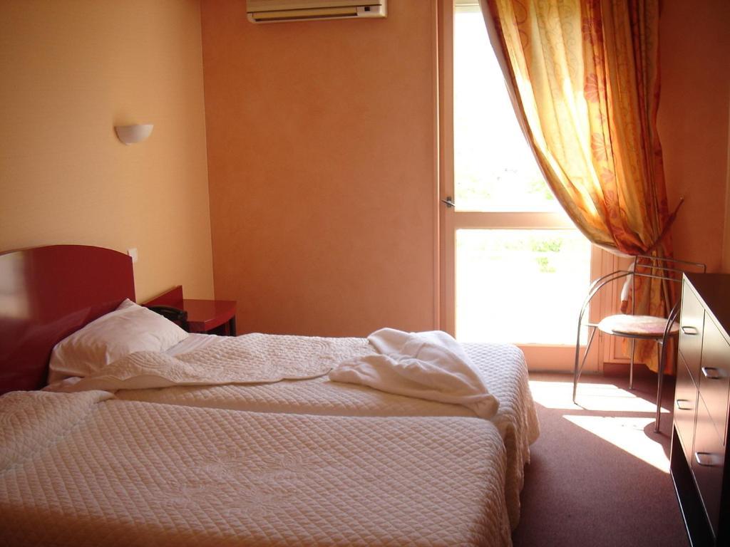 L'Esplan Hotel Saint-Paul-Trois-Châteaux Quarto foto